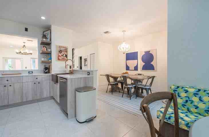 1910 Coastal Bay Boulevard - Photo 6 of 9