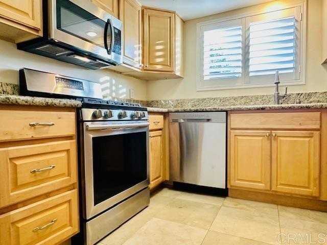 1034 Turnstone Way - Photo 4 of 27