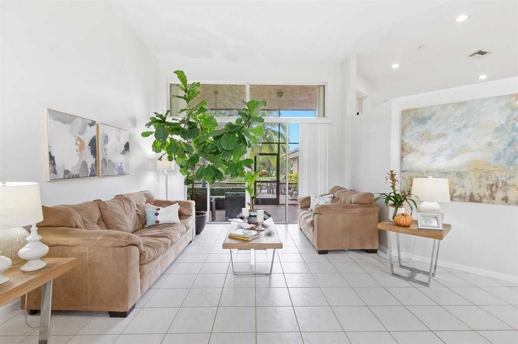 1007 Spoonbill Circle