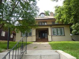 featured image of 814 W 4th St