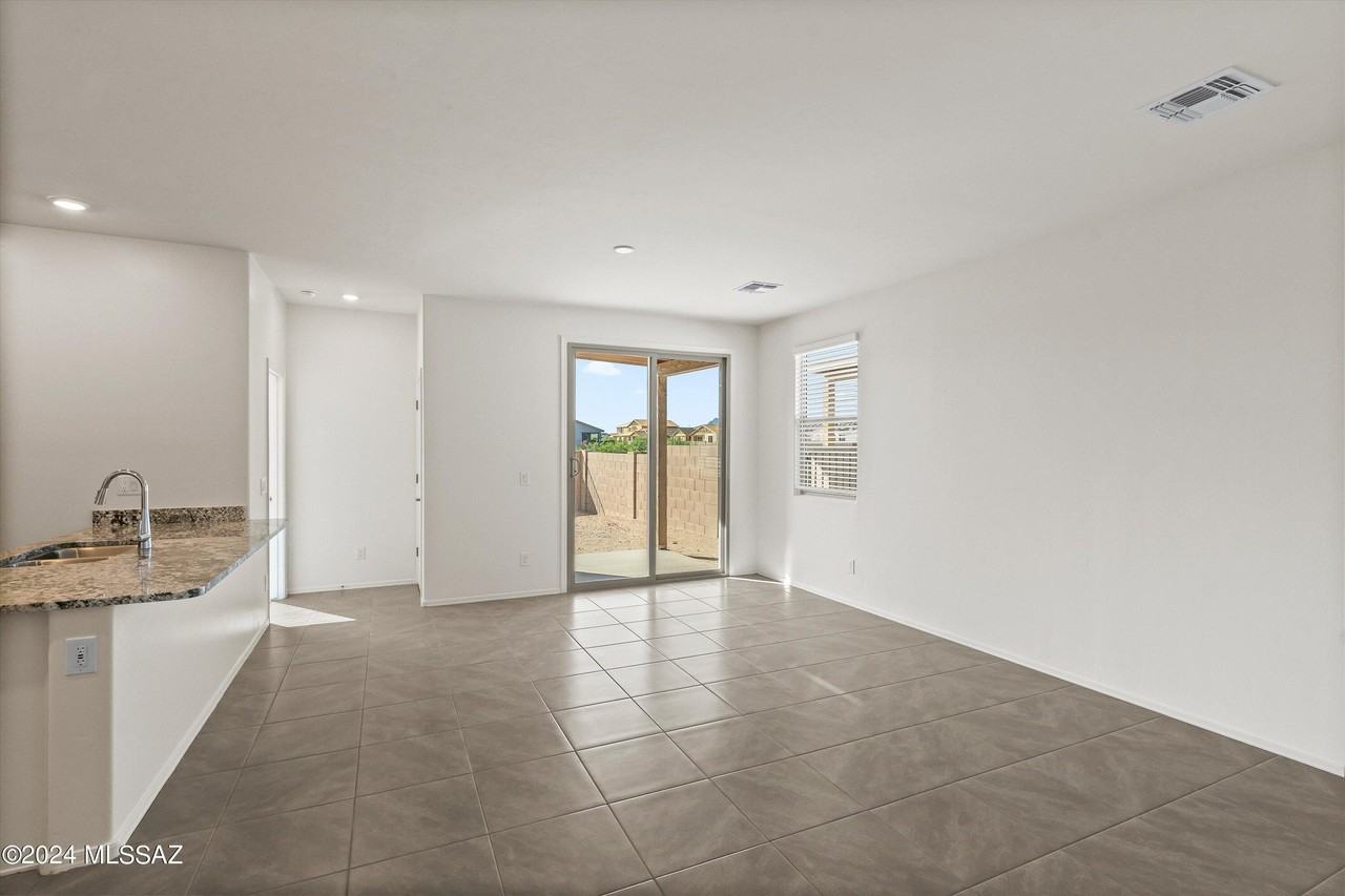 12540 North Kristina Avenue - Photo 6 of 34