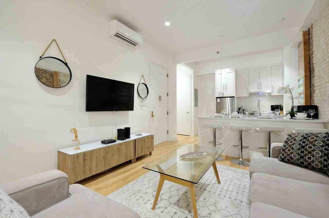 348 W 45th St #1323938P - Photo 4 of 27