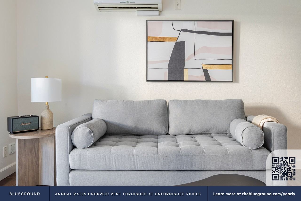 900 Pepper Tree Lane - Photo 4 of 32