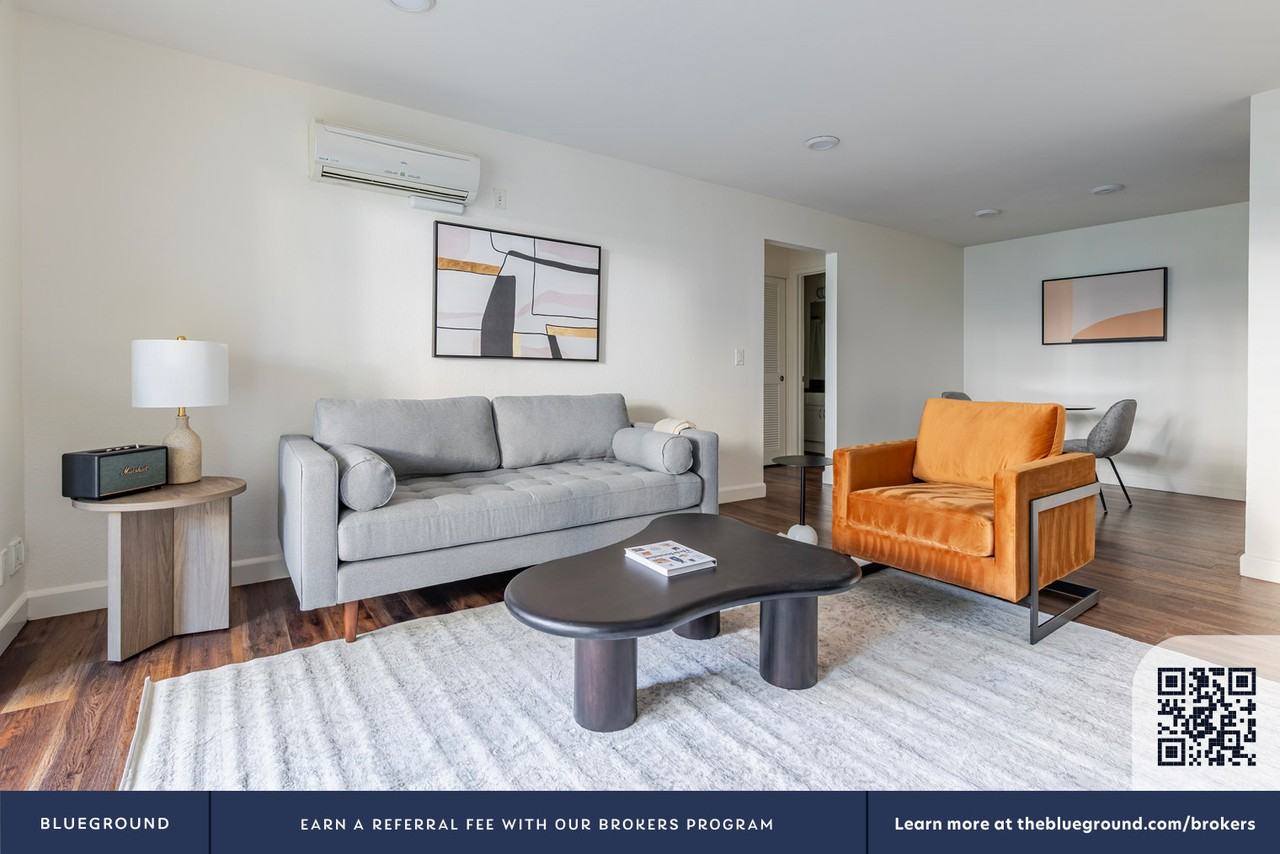 900 Pepper Tree Lane - Photo 5 of 32