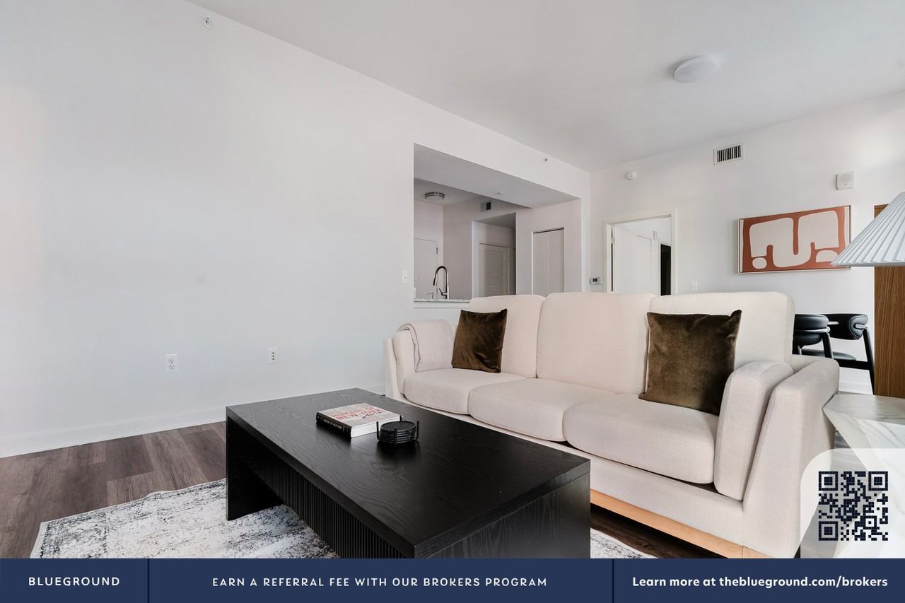 4918 Saint Elmo Avenue - Photo 4 of 42