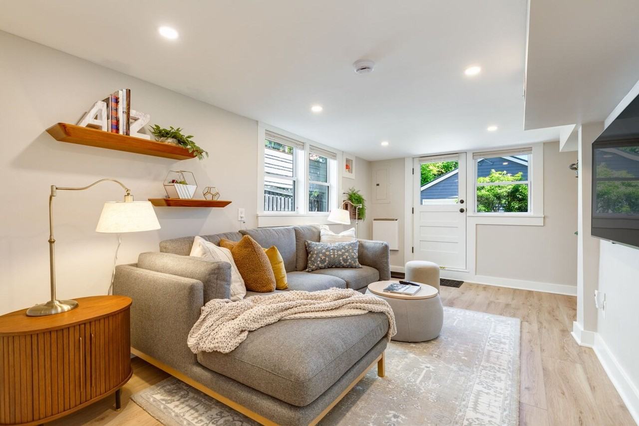 1706 Warren Ave N #1035890P - Photo 2 of 50