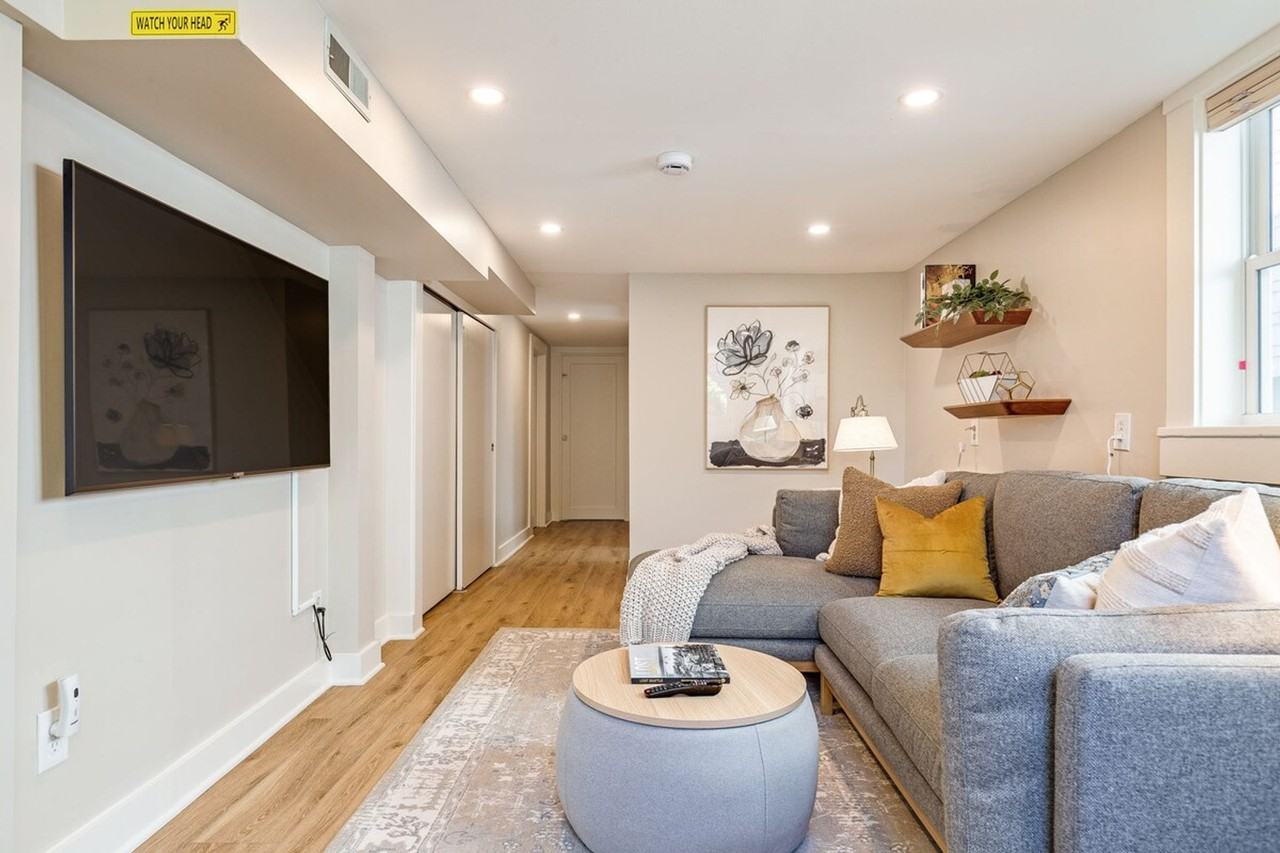 1706 Warren Ave N #1035890P - Photo 5 of 50