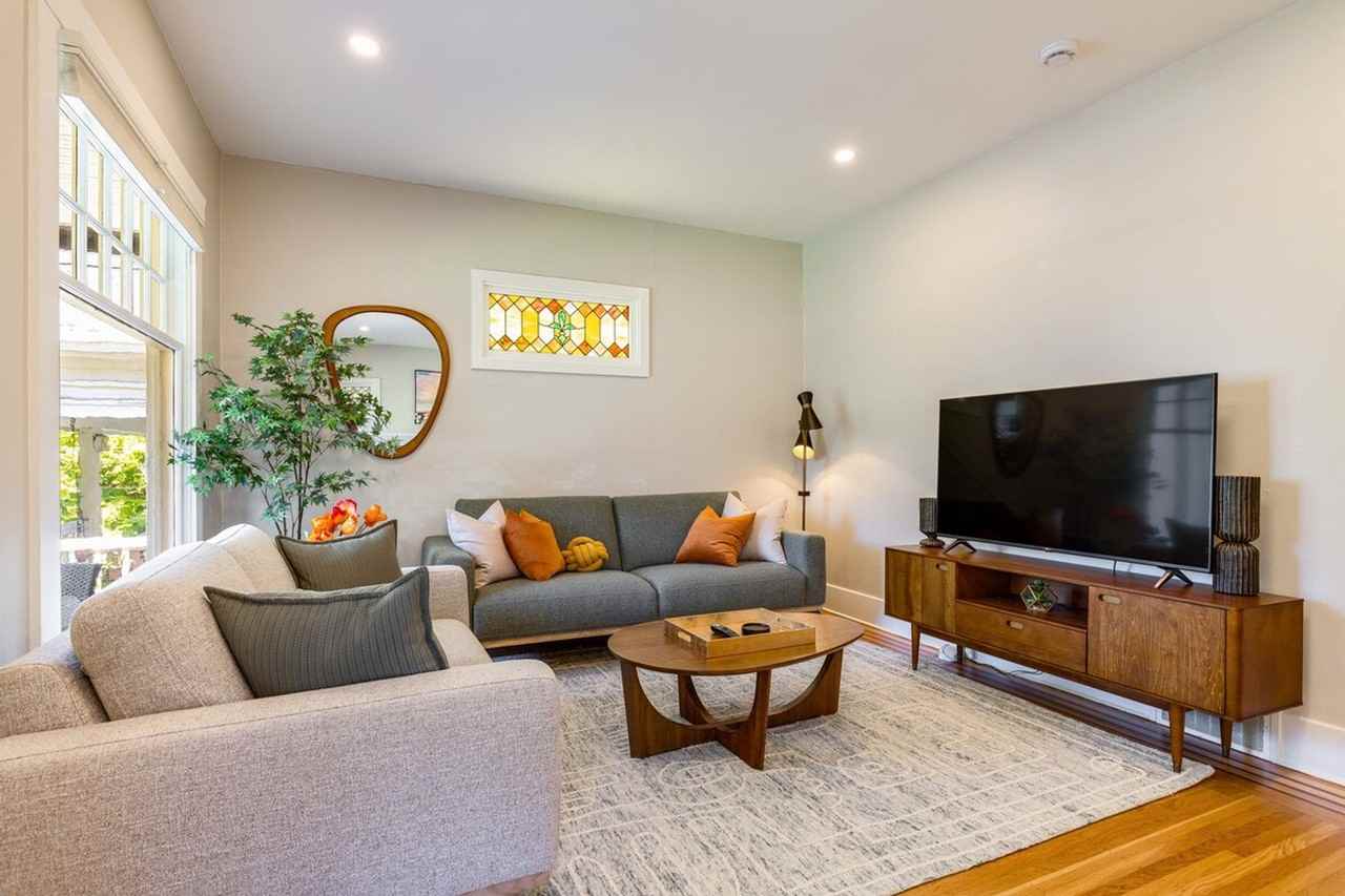 1706 Warren Ave N #1035890P - Photo 6 of 50