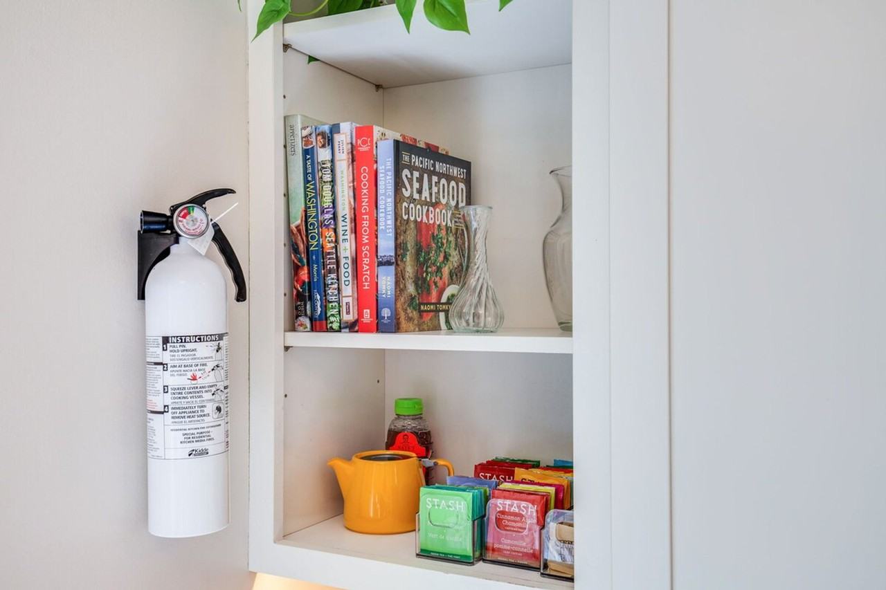 1706 Warren Ave N #1035890P - Photo 3 of 50