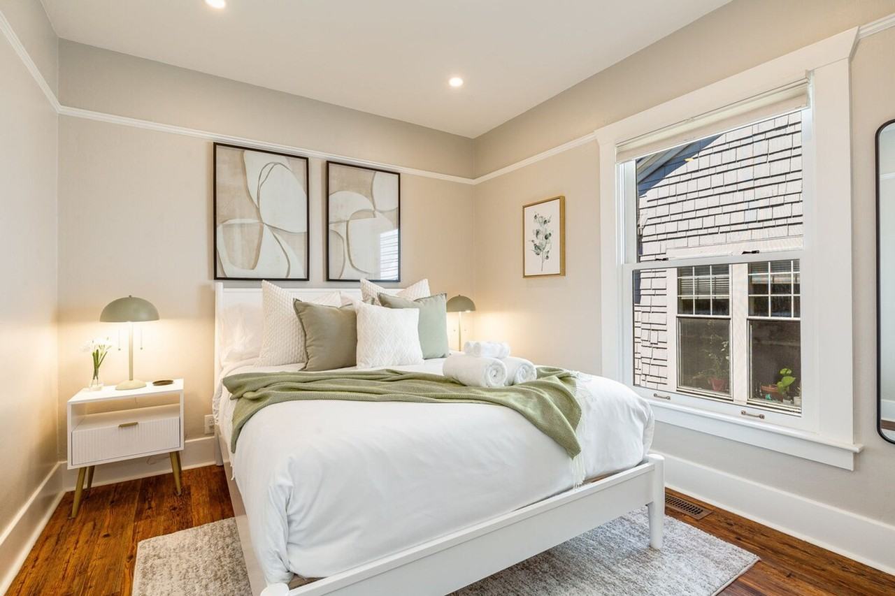 1706 Warren Ave N #1035890P - Photo 4 of 50