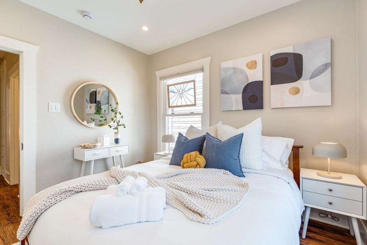 1706 Warren Ave N #1035890P - Photo 6 of 50