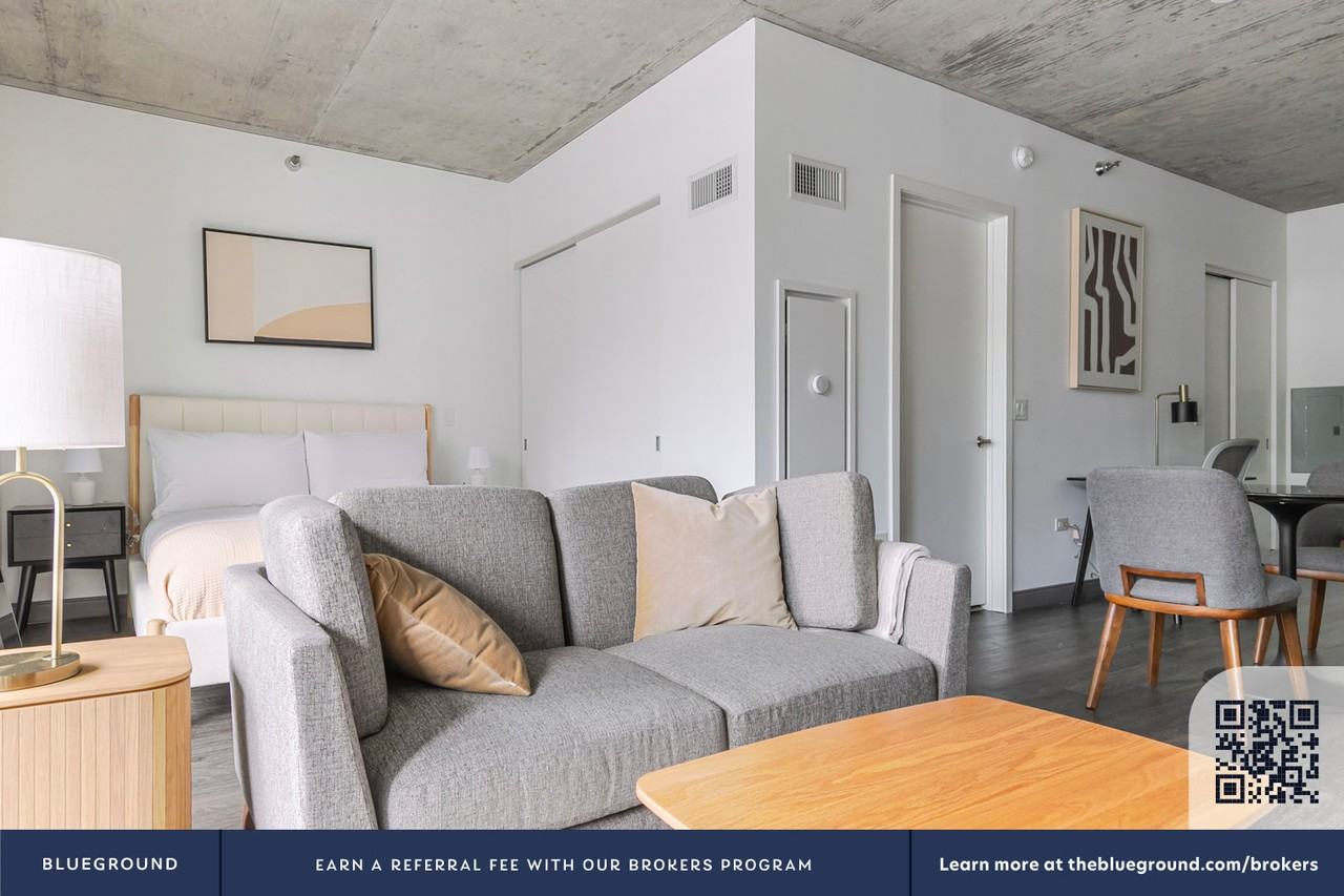 60 East Randolph Street - Photo 5 of 34