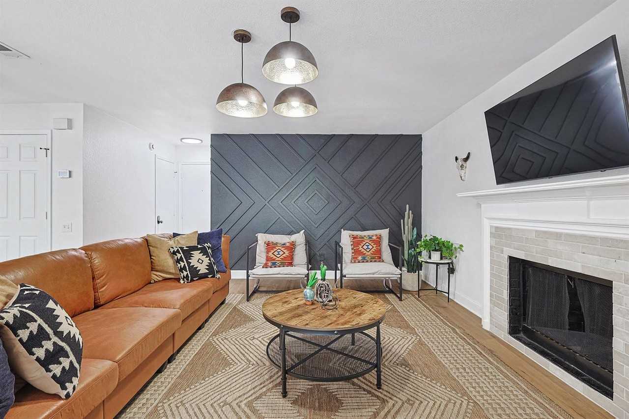 6872 Greenleaf Dr #1319943P - Photo 5 of 47