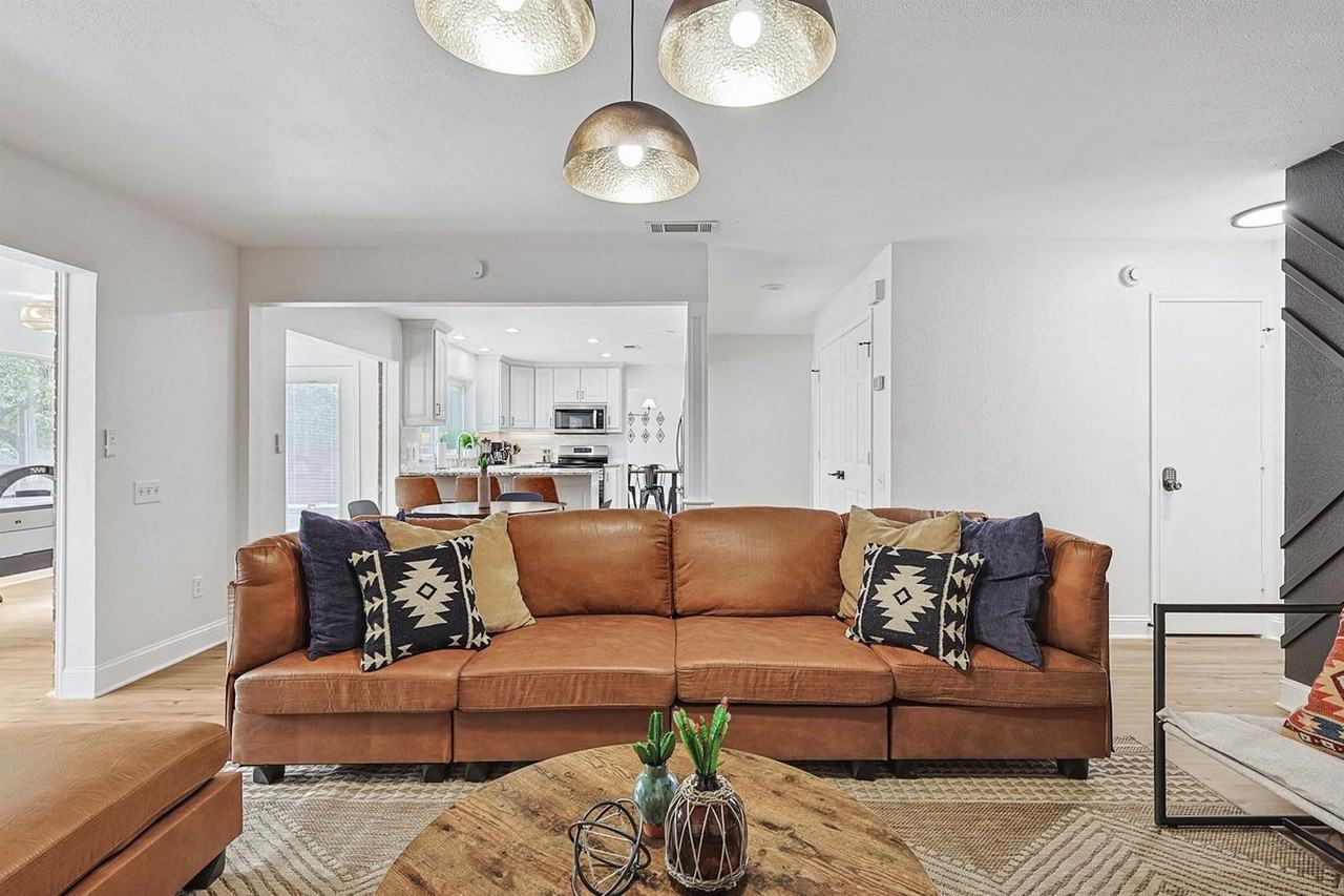 6872 Greenleaf Dr #1319943P - Photo 6 of 47