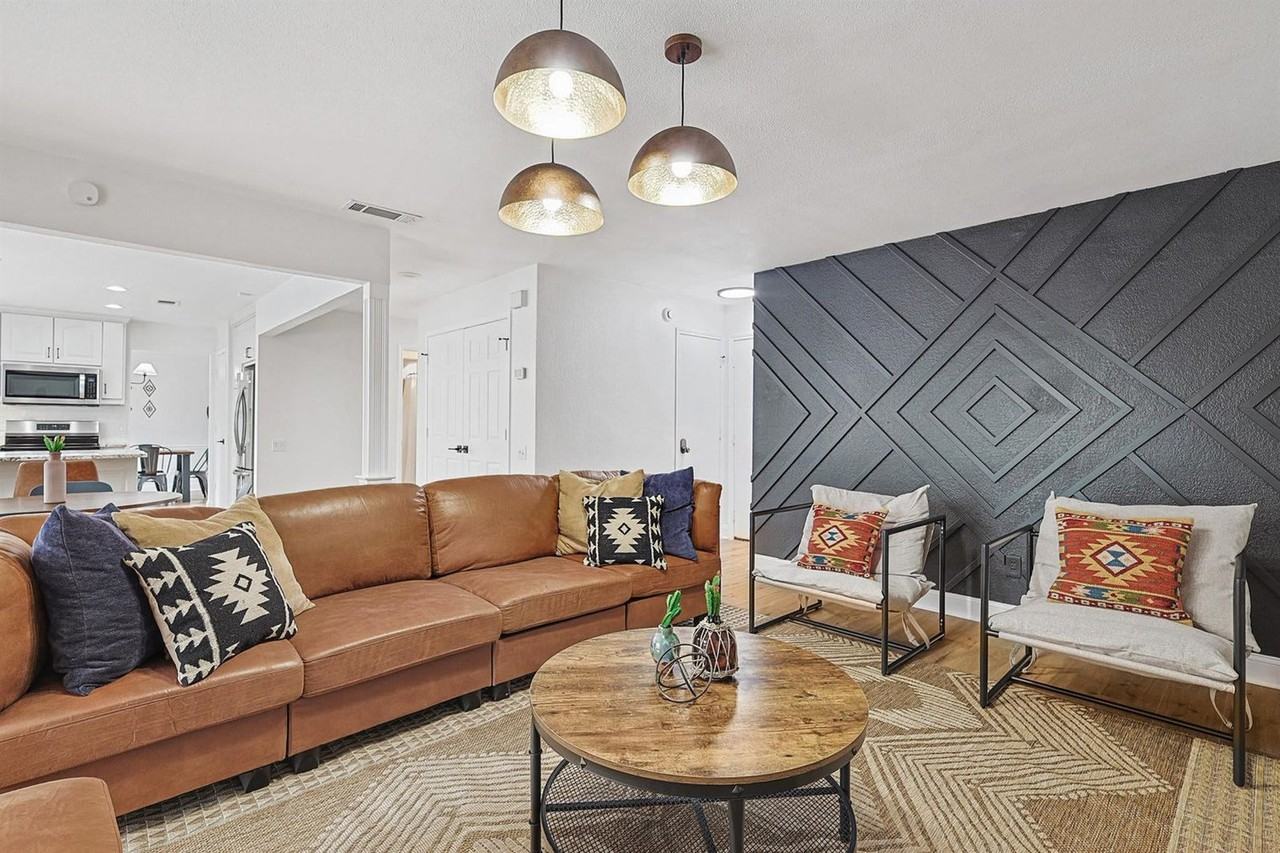 6872 Greenleaf Dr #1319943P - Photo 7 of 47