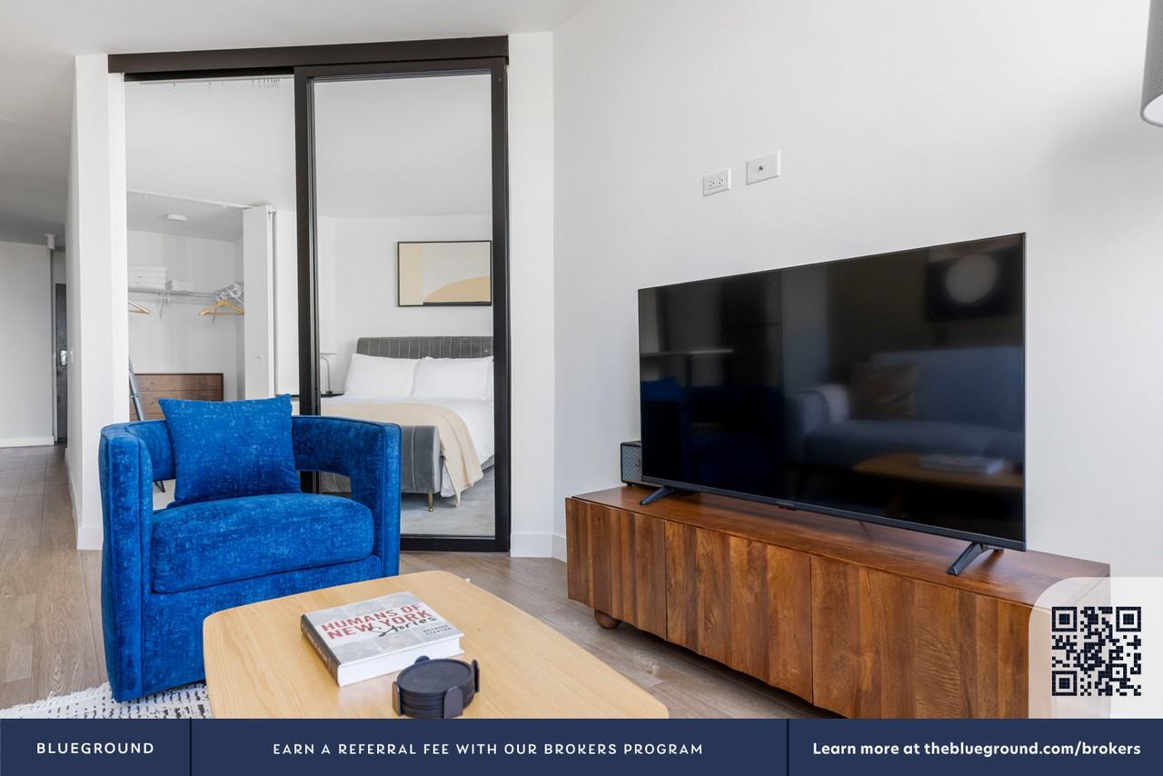 2625 N Clark St #1361 - Photo 5 of 27