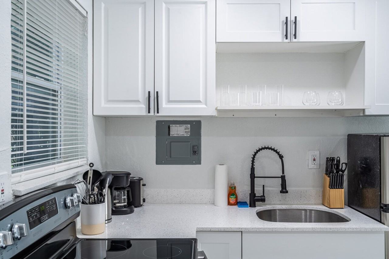 975 Sw 10th St #1324004P - Photo 3 of 33