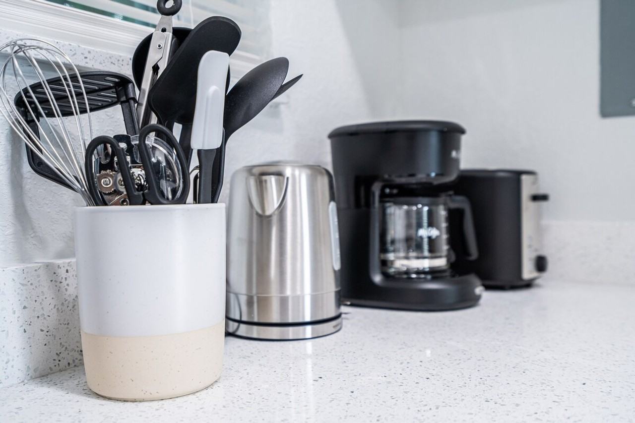 975-977 Southwest 10th Street - Photo 5 of 33