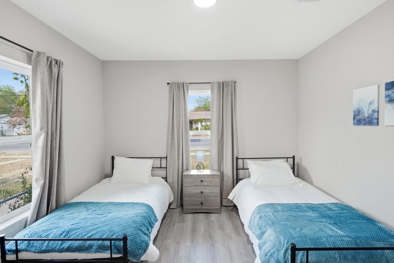 830 Porter Street - Photo 2 of 36