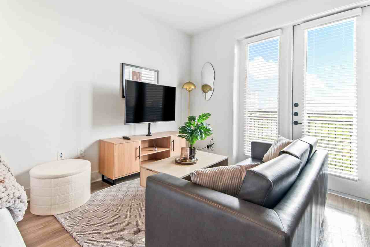 714 Richmond Ave #1335738P - Photo 2 of 36