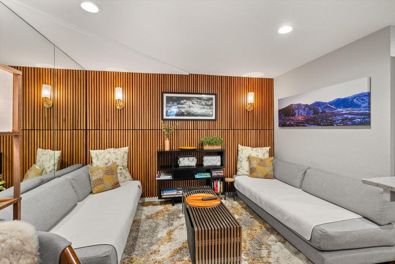 711 S Galena St #1339911P - Photo 3 of 11