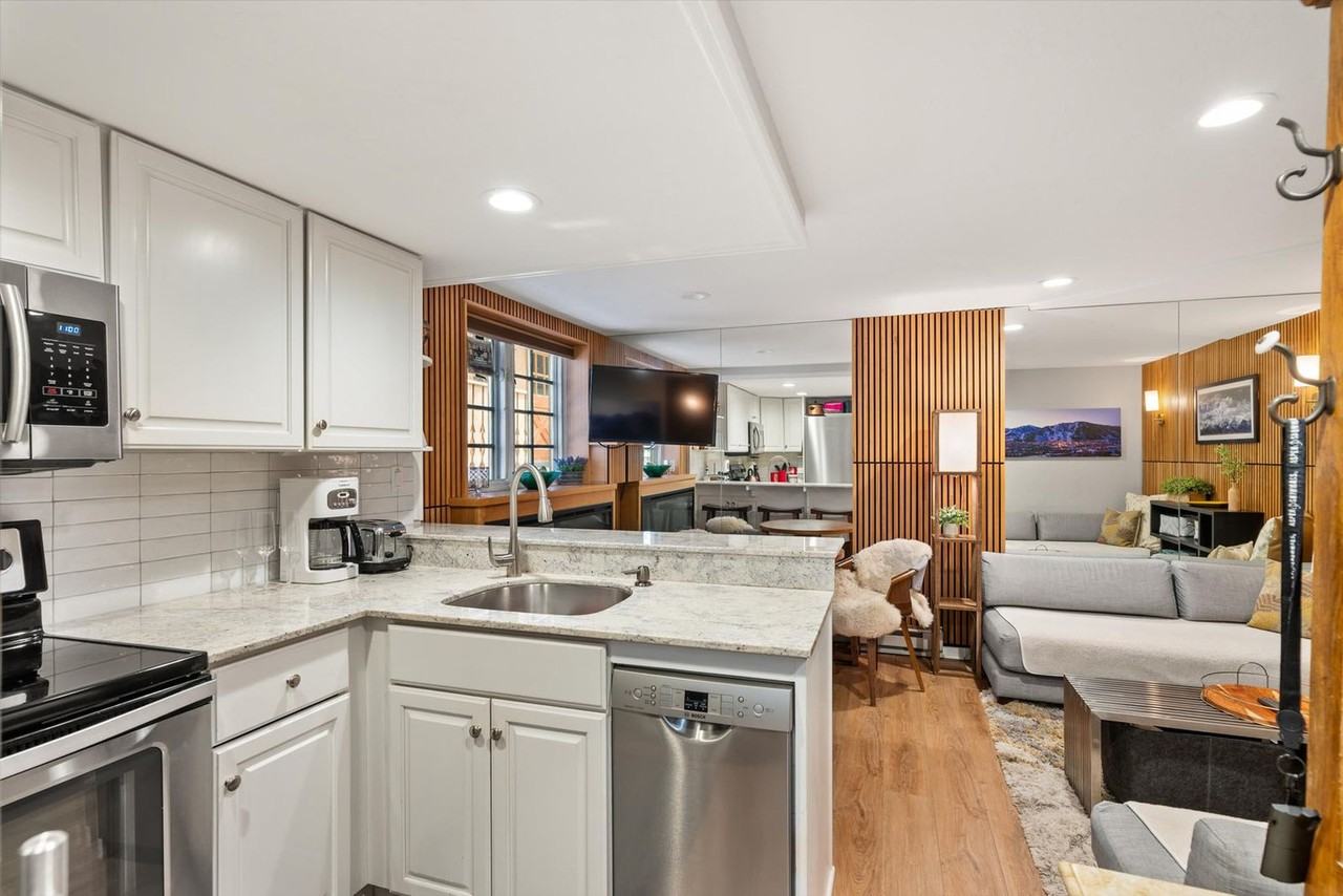 711 S Galena St #1339911P - Photo 7 of 11