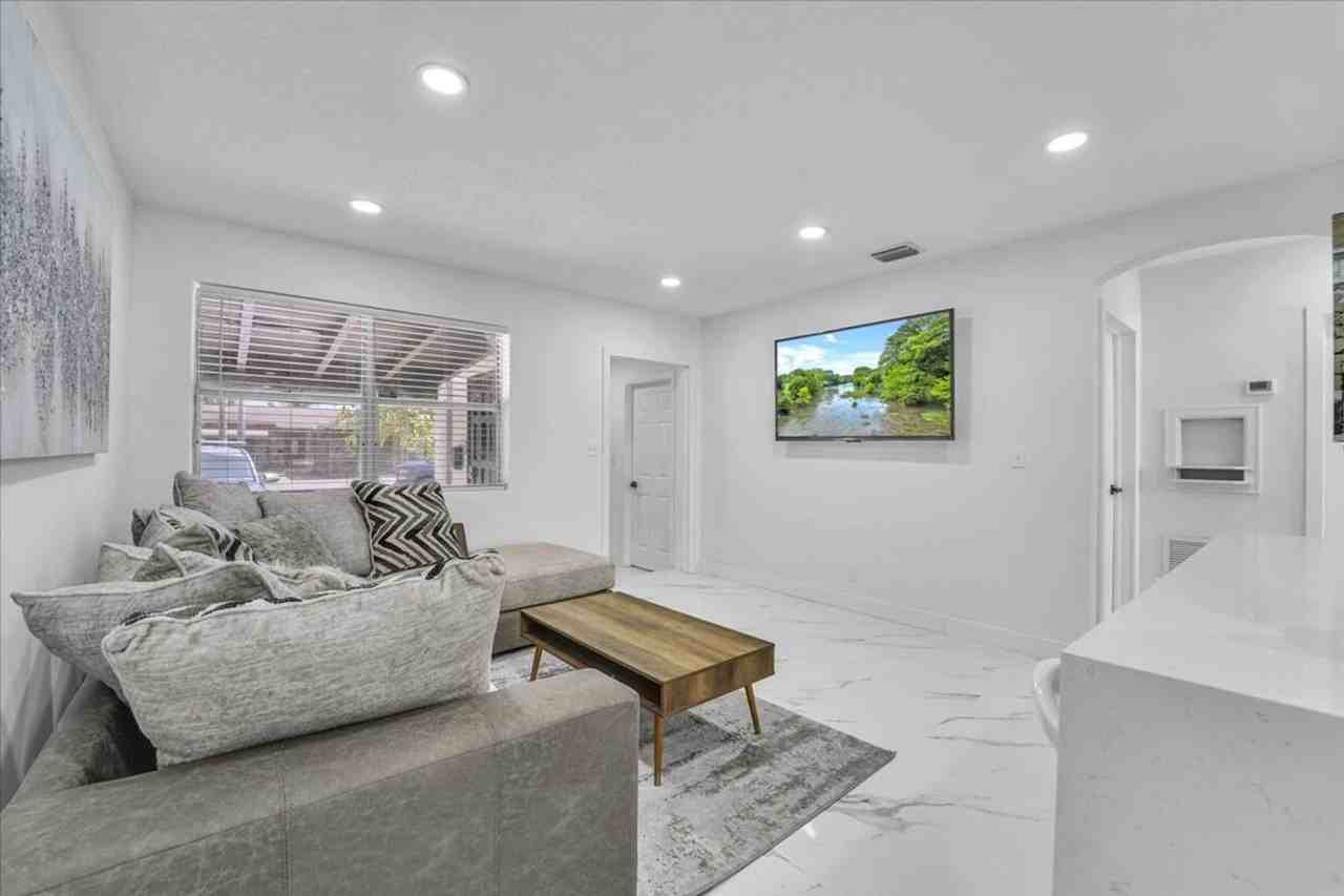 1208 North 25th Avenue #1342012P - Photo 3 of 31