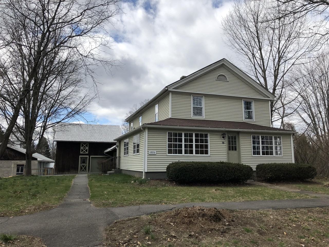 37 Middle St #2 - Photo 6 of 17