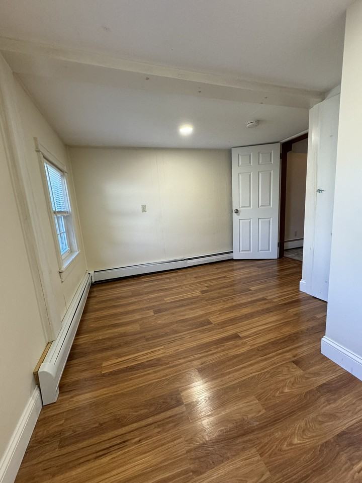 37 Middle St #2 - Photo 4 of 17