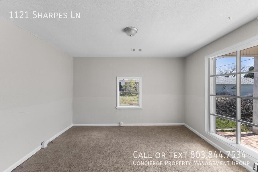 1121 Sharpes Ln - Photo 2 of 18