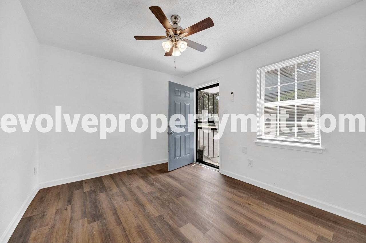 O - 2966 Yale Ave - 2966 Yale Avenue #3 - Photo 5 of 17