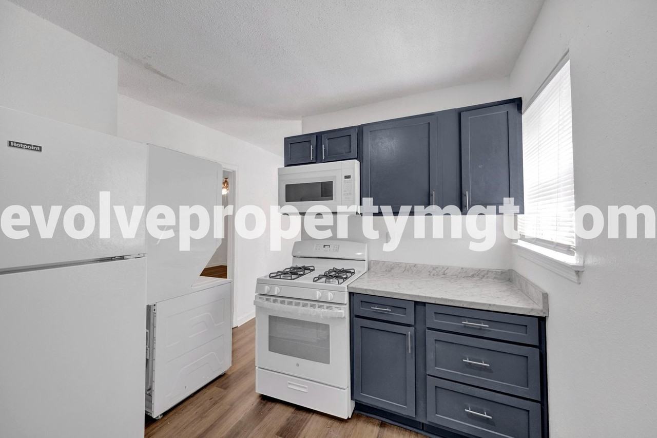 O - 2966 Yale Ave - 2966 Yale Avenue #3 - Photo 6 of 17