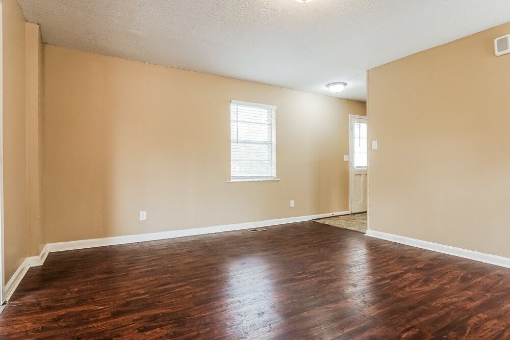 3117 Parkwood Road - Photo 5 of 17