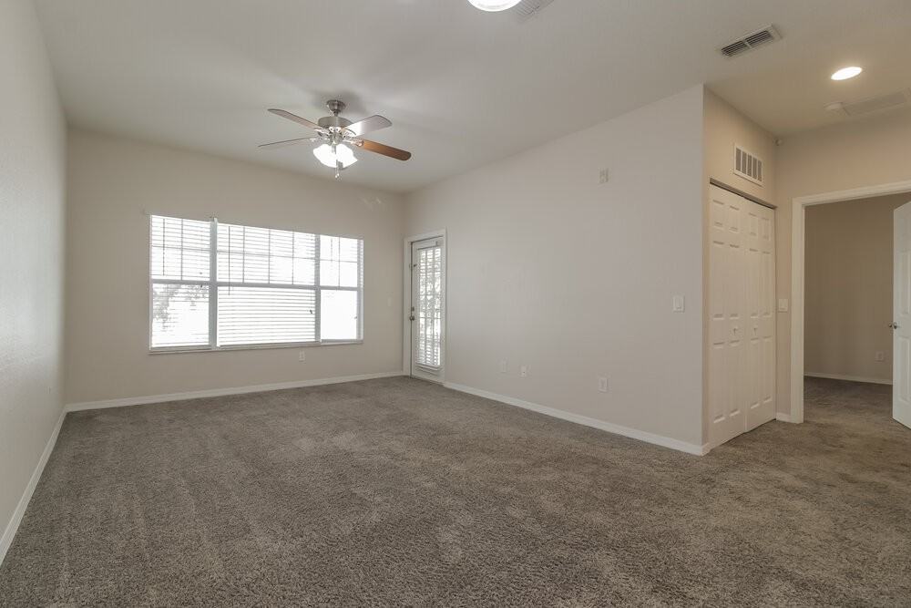 2586 Grand Central Pkwy #9 - Photo 5 of 18