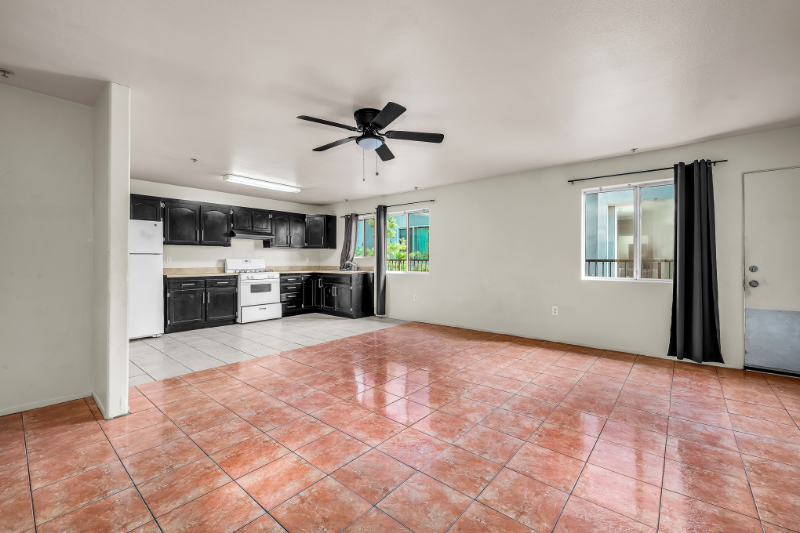 5231 Huntington Dr N #4 - Photo 3 of 19