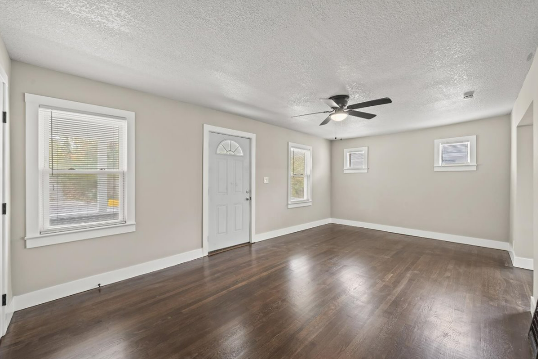 5019 Agnes Ave - Photo 2 of 11