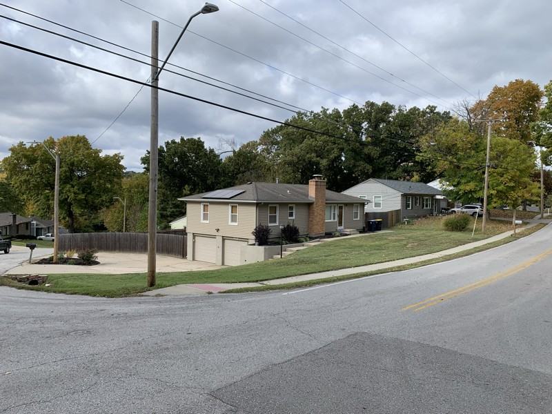 624 Ne 39th Ter - Photo 2 of 32