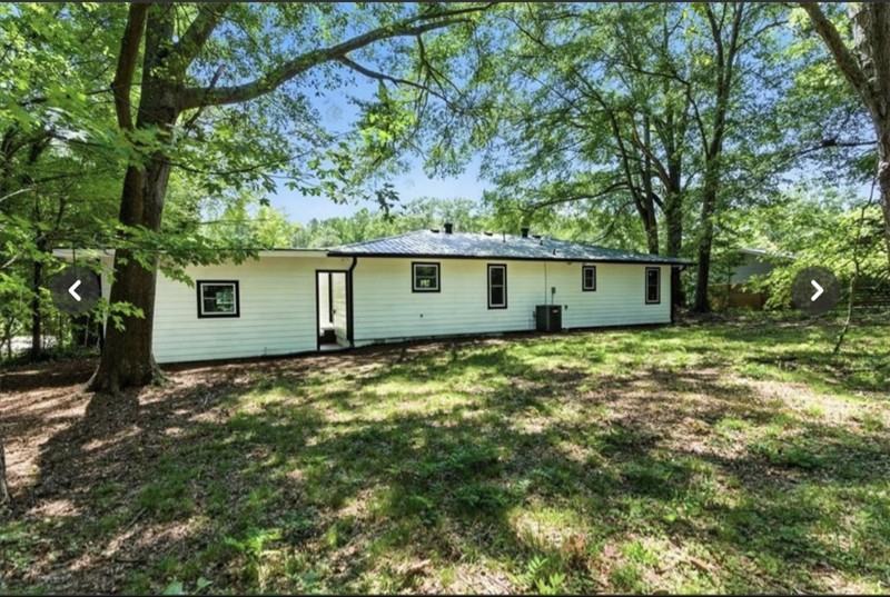 4274 Pineview Dr - Photo 3 of 16