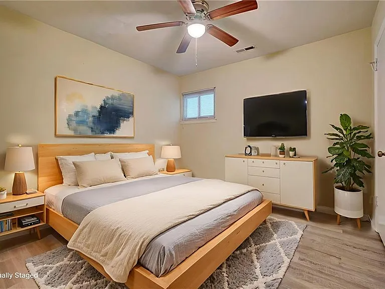 1029 Ferry Plantation Rd - Photo 2 of 17