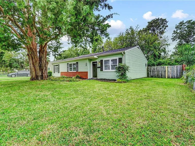 1029 Ferry Plantation Rd - Photo 3 of 17