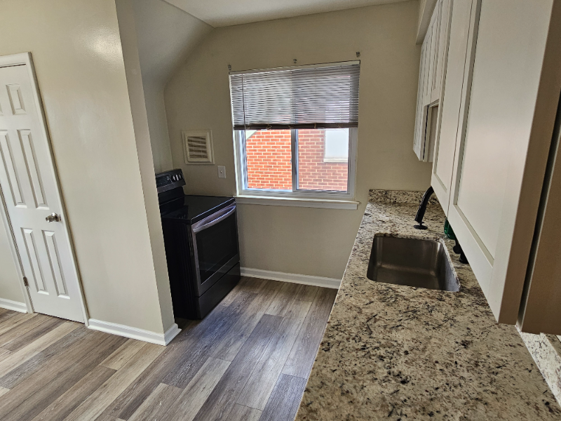 17780 Marquette St - Photo 4 of 10