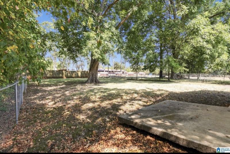 916 Avenue E - Photo 6 of 9