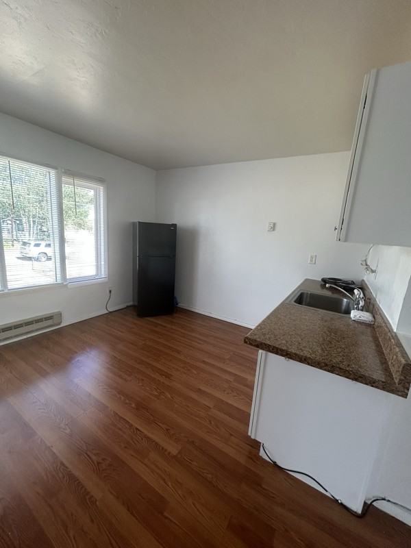 426 East 9th Street - Photo 3 of 5