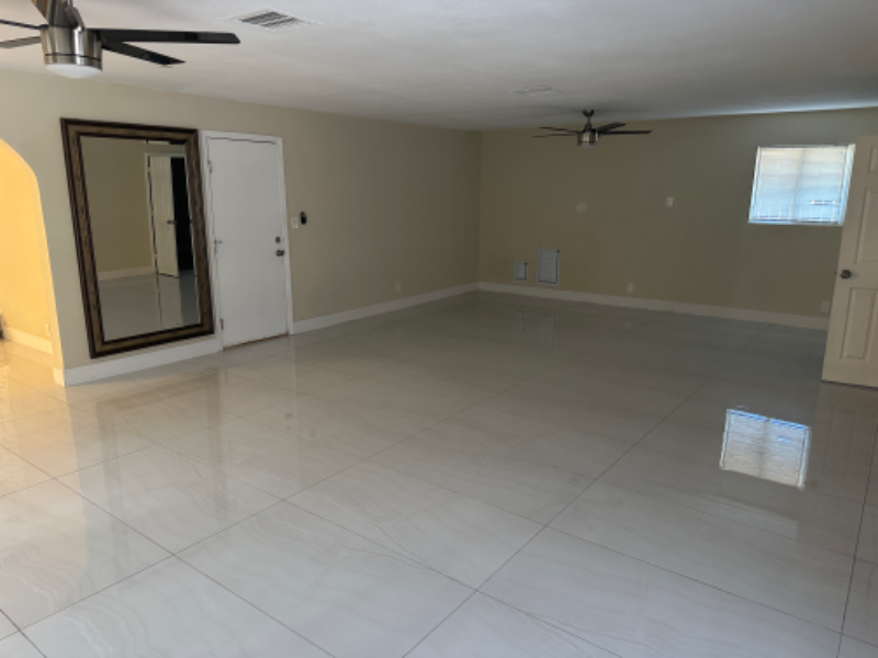 704 Mcdermit St - Photo 2 of 17