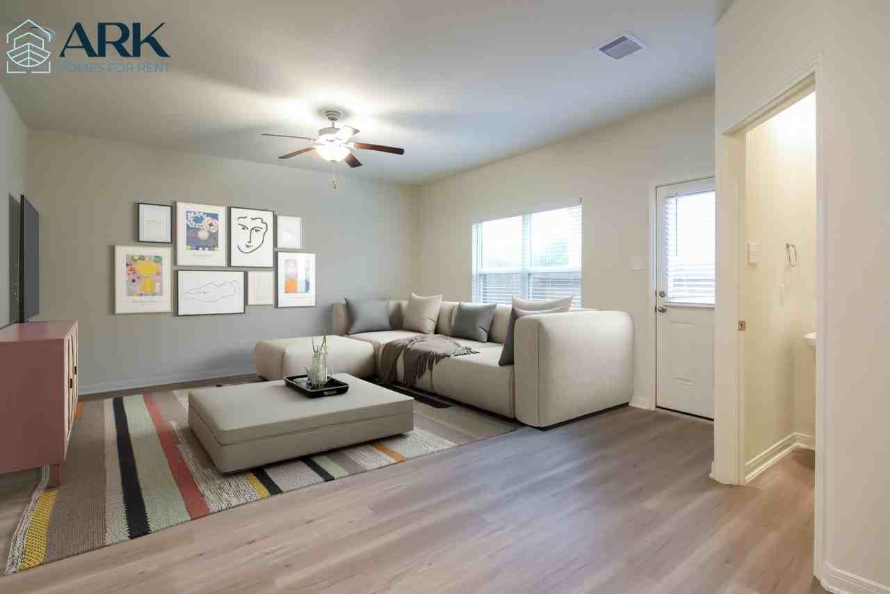 582 Solomon Ln - Photo 5 of 23