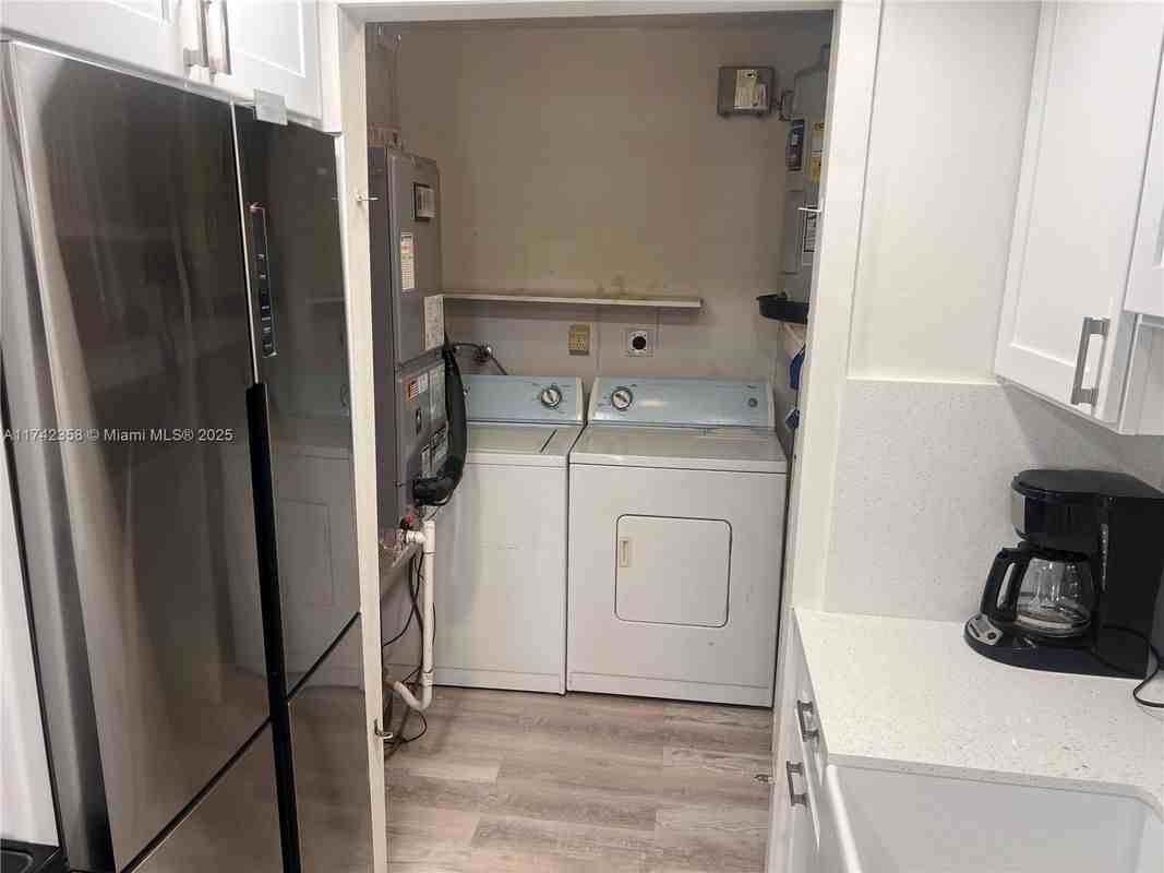 820 Sw 12th Ave - Photo 4 of 28