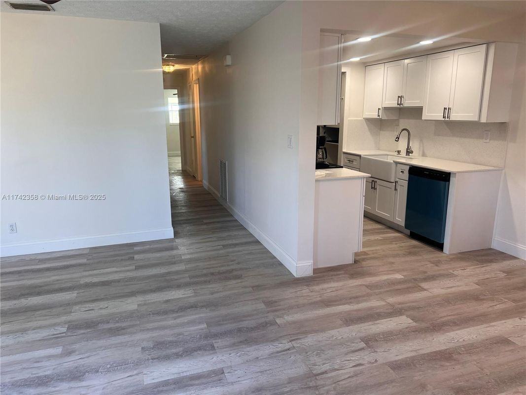 820 Sw 12th Ave - Photo 6 of 28