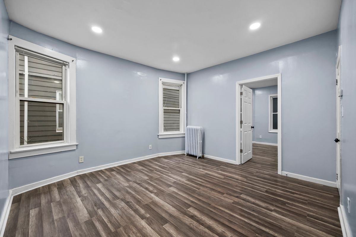 145 E 31st St - Photo 6 of 16