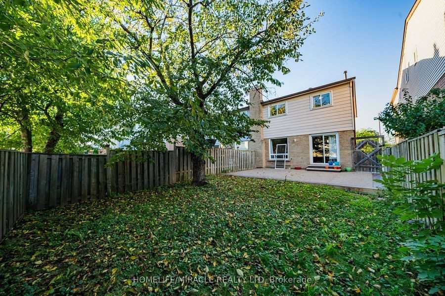 613 Galloway Crescent - Photo 3 of 10