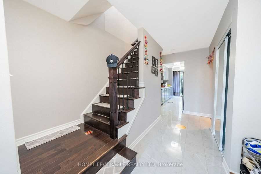 613 Galloway Crescent - Photo 4 of 10